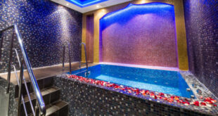A split image showing various in-room hot tub setups, from a jetted bathroom tub to an open-concept bedroom hot tub, and a private balcony hot tub, illustrating the diverse options in room hot tub hotels.